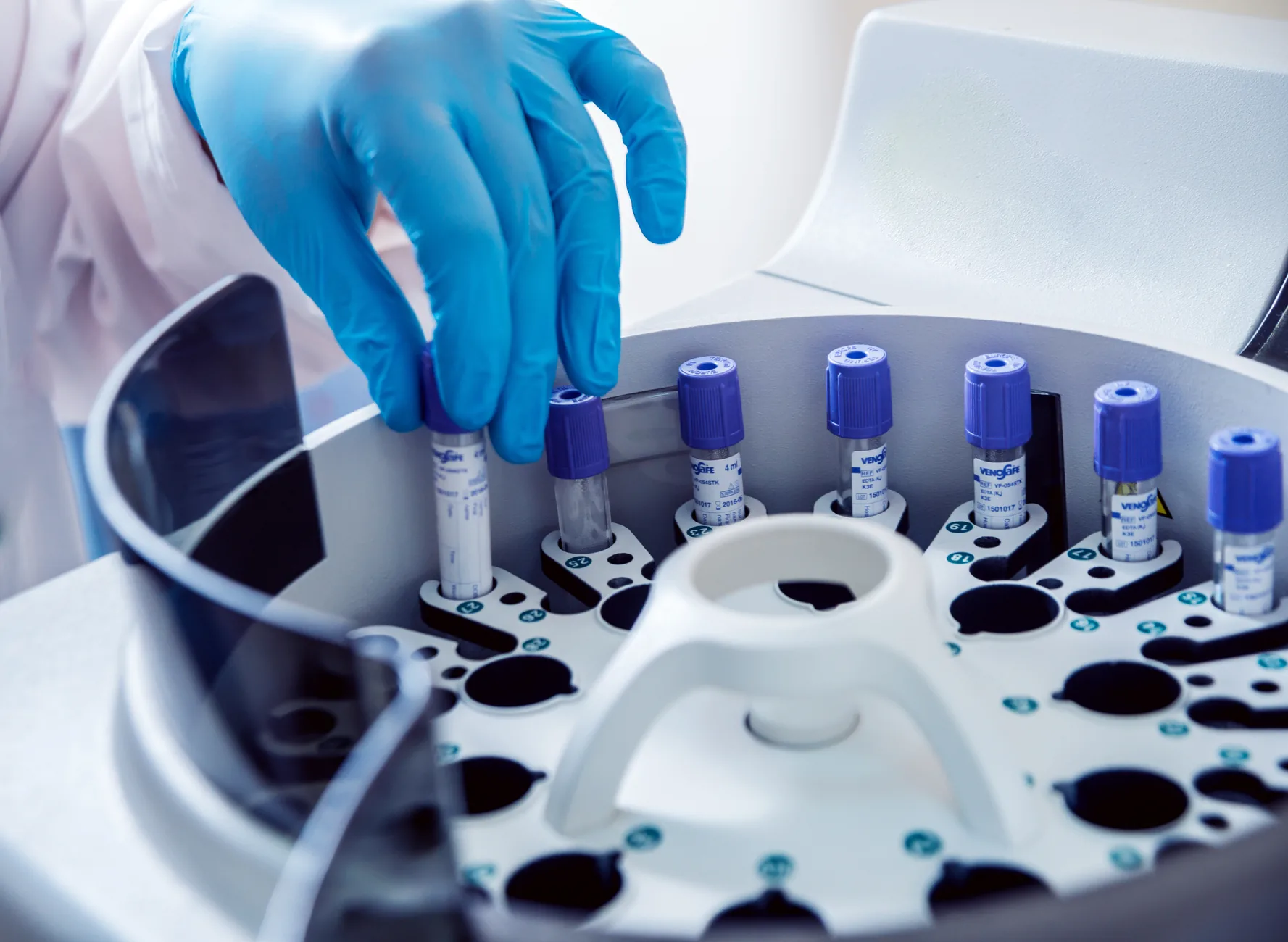Laboratory process equipment in sister-company network